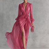 Vestido de chiffon rosa com decote em V