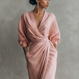 Taylor - Vestido maxi minimalista em rosa com decote em V, em mistura de linho, para mulher