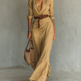 Vestido maxi com gola virada e mangas compridas
