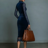 Vestido midi de veludo com decote em V e renda