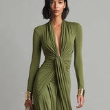 Vestido maxi de seda verde-oliva com decote em V